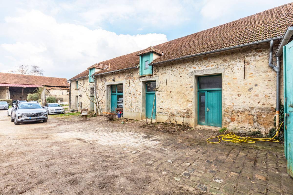 Ensemble immobilier - 2 736 m² - Champcueil (91)