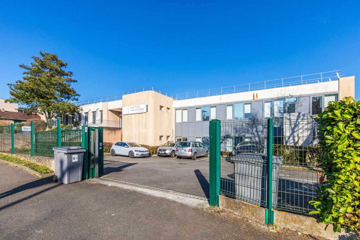 Immeuble de bureaux - 922 m² - Chanteloup-les-Vignes (78)