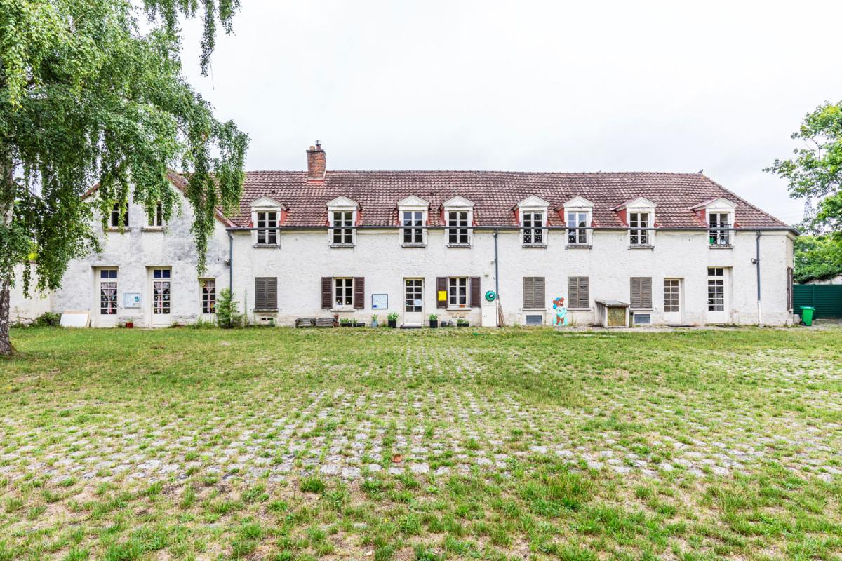 Ensemble immobilier - 681 m² - Mours (95)