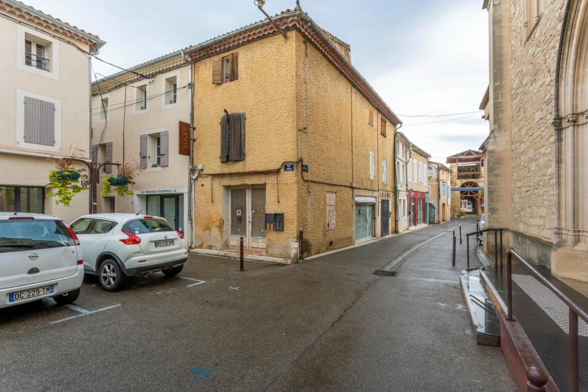 Appartements et commerce - 214 m² - Monteux (84)