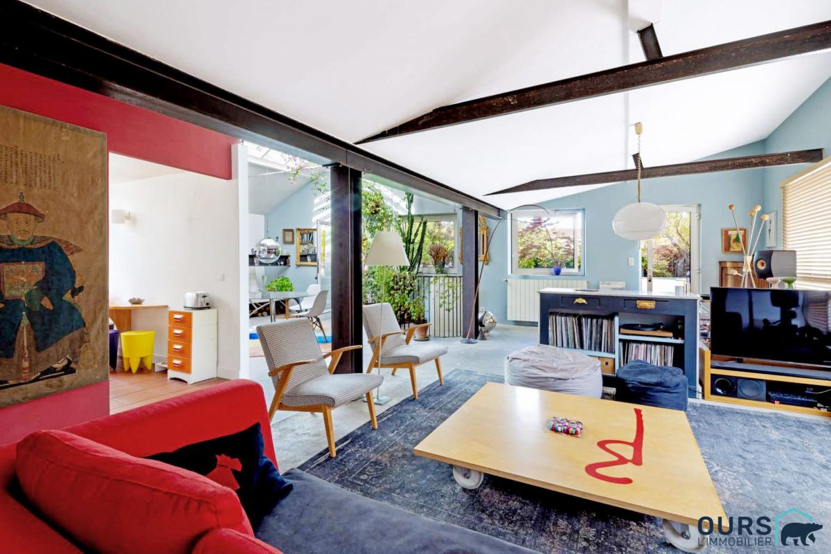 Un superbe loft avec une terrasse de pr&egrave;s de 120 m&sup2; &agrave; SAINT-D