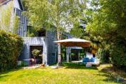 2 maisons entour&eacute;es d'un grand jardn &agrave; l'abris des regards et