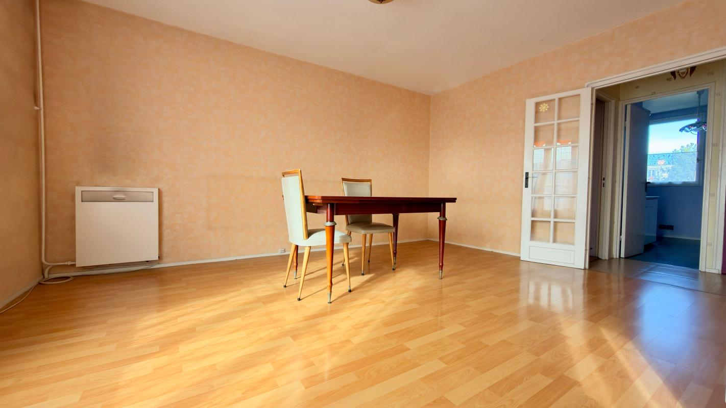 Appartement 4 pièces de 67 m² dans une résidence verdoyante avec cave