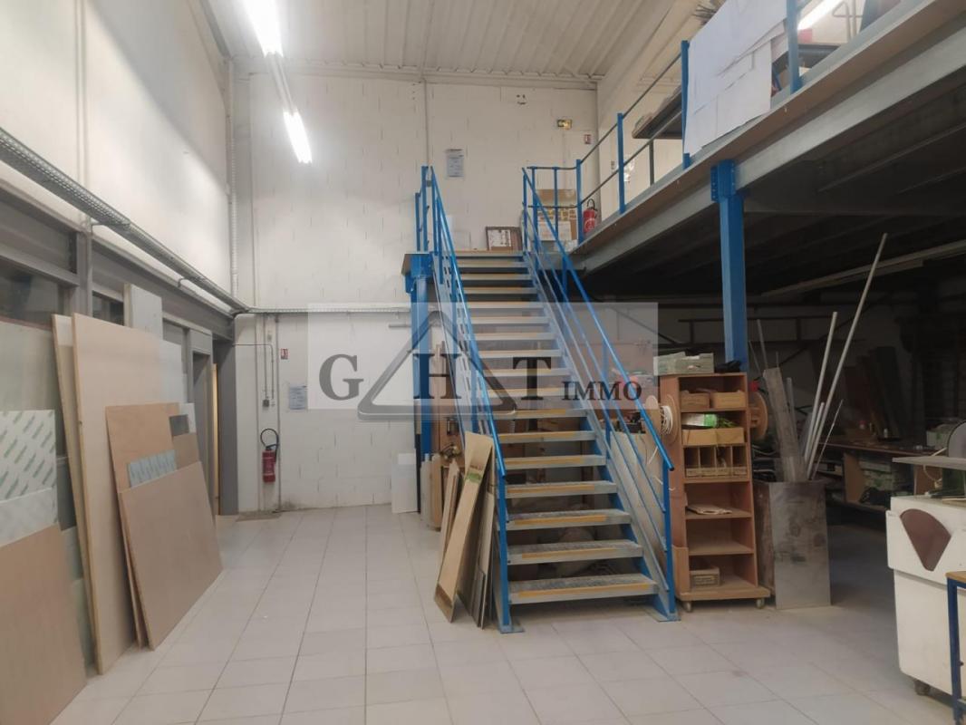 610 m² ENTREPOT BUREAUX A VENDRE A SAINT THIBAULT