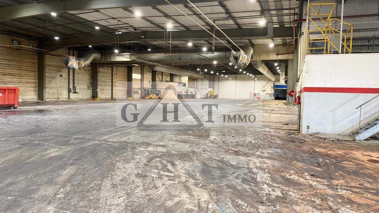 ENTREPÔT BUREAUX DE 7 663 M² À VENDRE À MEAUX