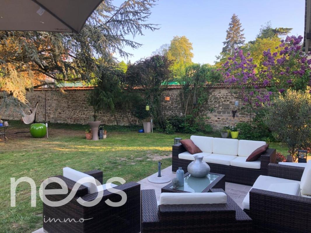 Maison de caractère 250 m² sur terrain 2 224m²