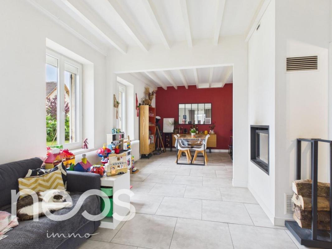 Maison rénovée avec jardin et dépendance - Trouhans