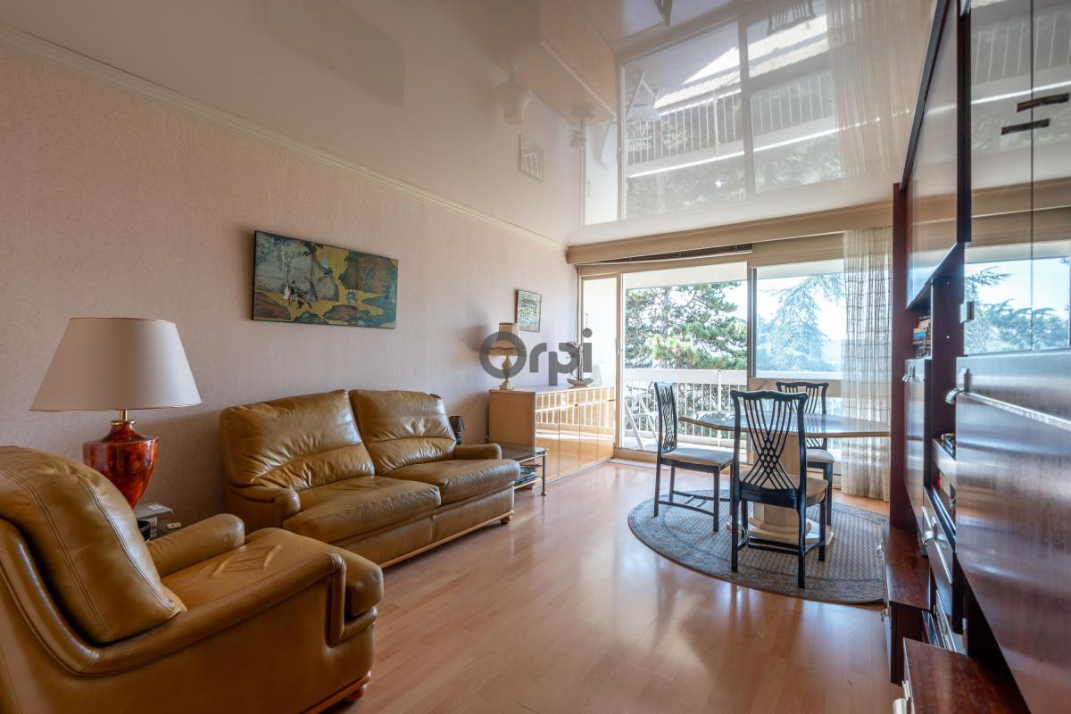 2 pièces traversant avec balcon – Quartier Polangis