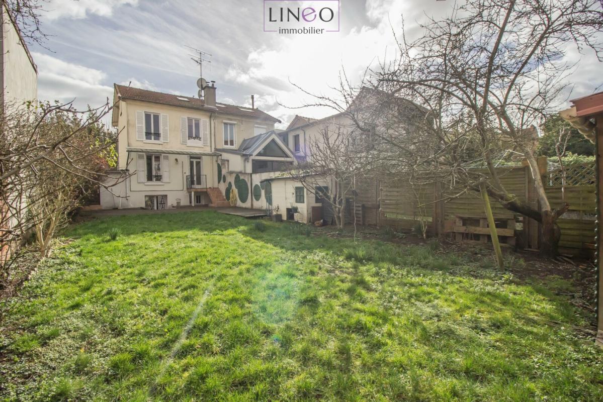 CHOISY LE ROI - MAIRIE - Maison 5-6 pièces de 155 m² avec garage et jardin
