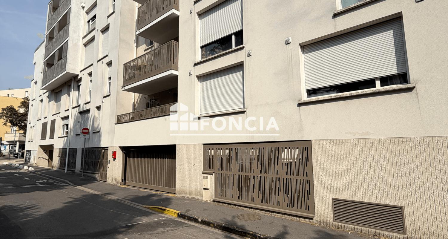 STUDIO 22 m² AVEC PARKING – PIED DE LA GARE – RÉSIDENCE RÉCENTE KAUFMAN & BROAD