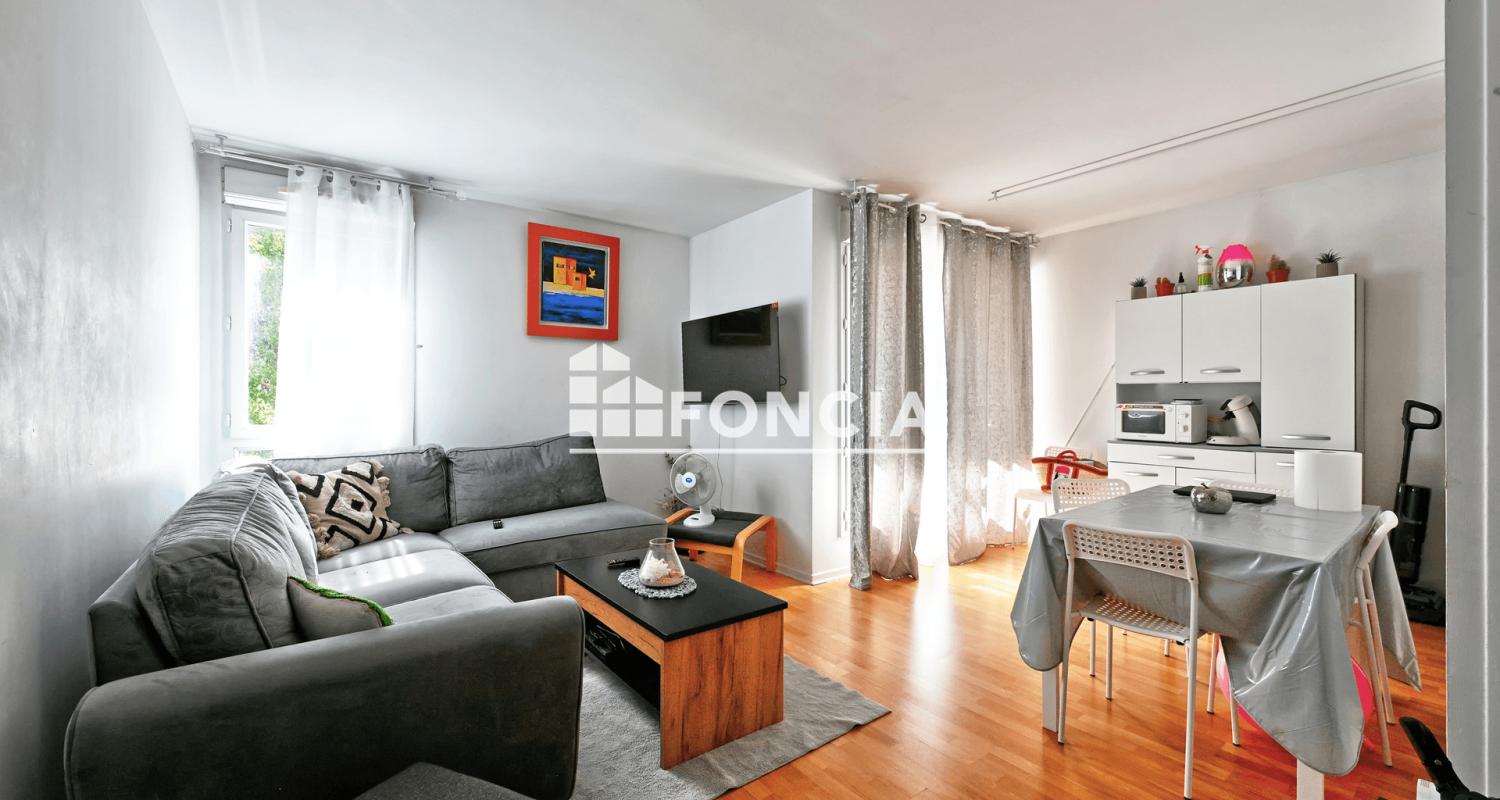 À VENDRE – Appartement 3 pièces avec loggia exposée Sud et parking sous-sol – Cergy-le-Haut