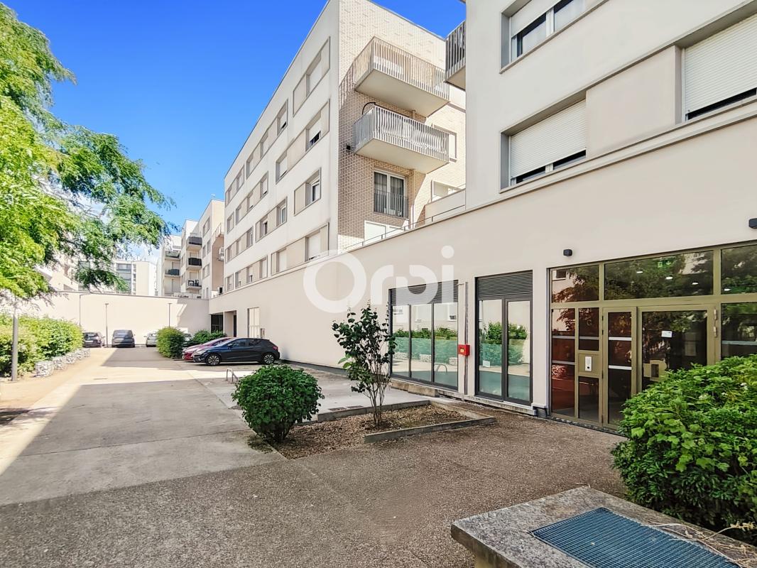 Appartement récent, Fosses 4 pièce(s) 72 m2 avec deux terrasses et deux places de parking en sous sol