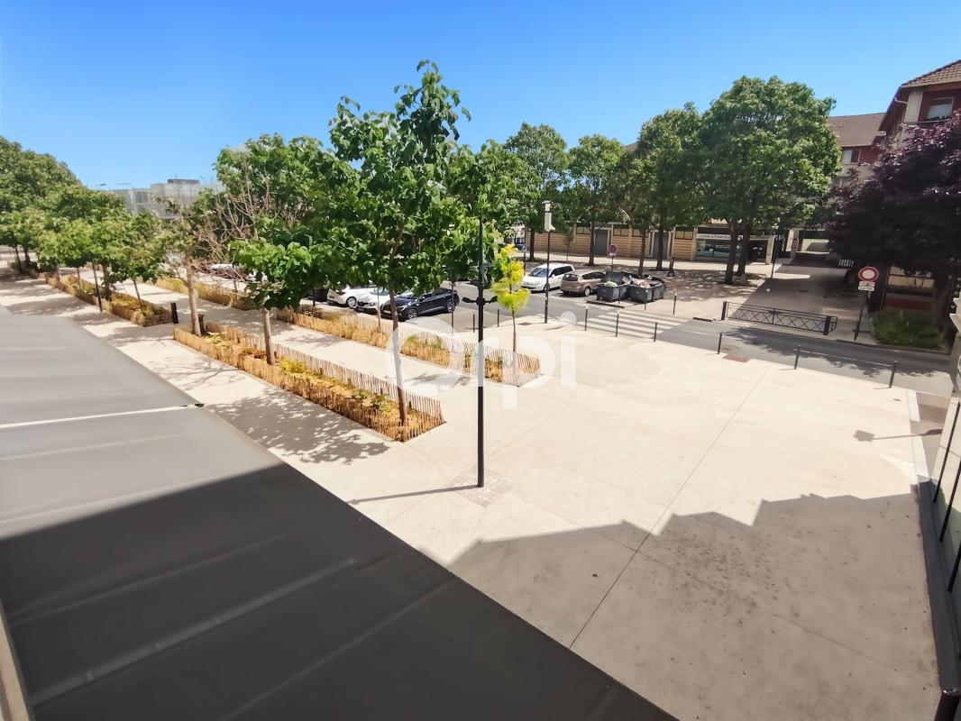 Appartement récent, Fosses 4 pièce(s) 72 m2 avec deux terrasses et deux places de parking en sous sol
