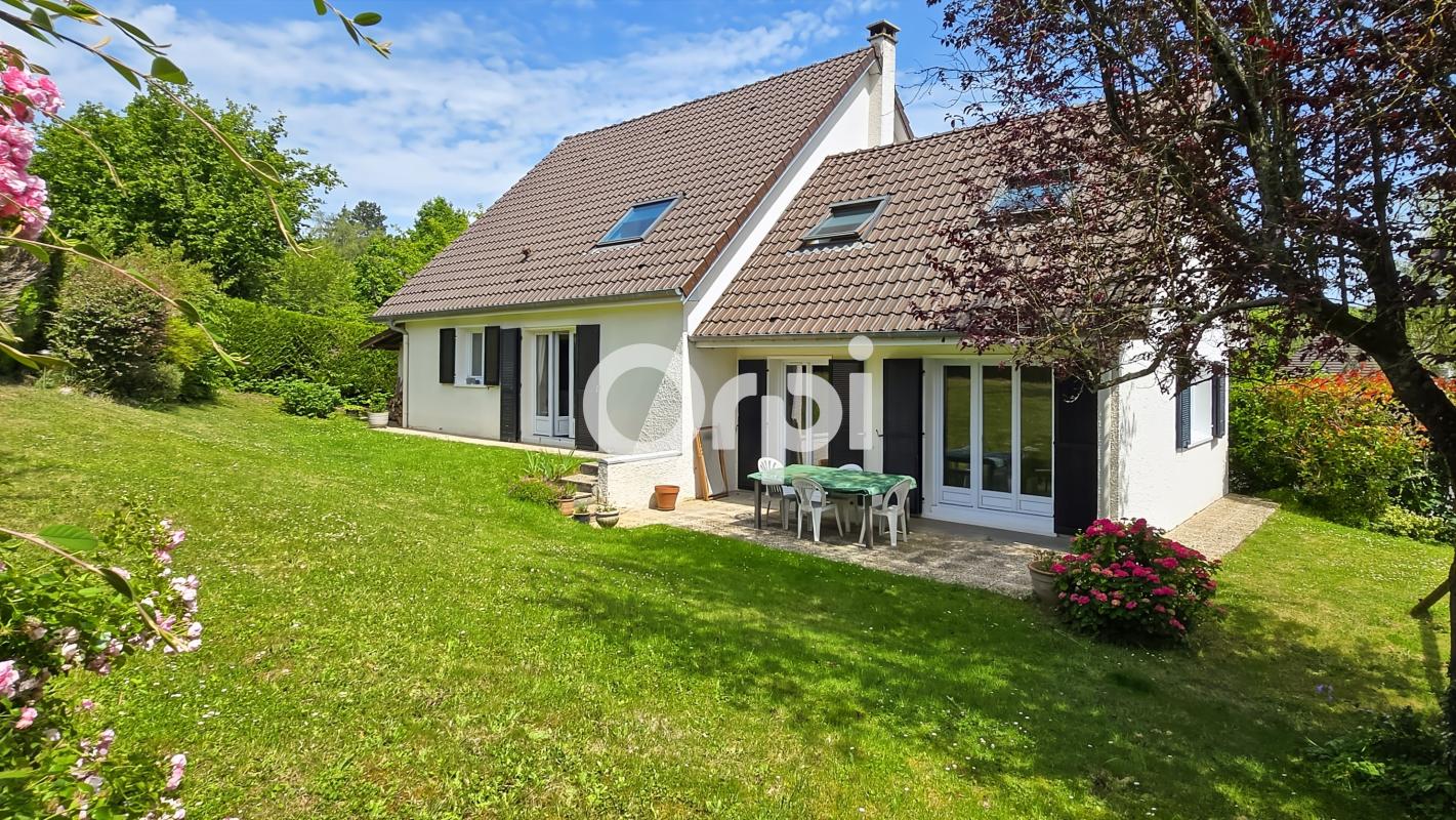 Maison À Vendre 9 pièces avec sous-sol sur un terrain de 740 m²