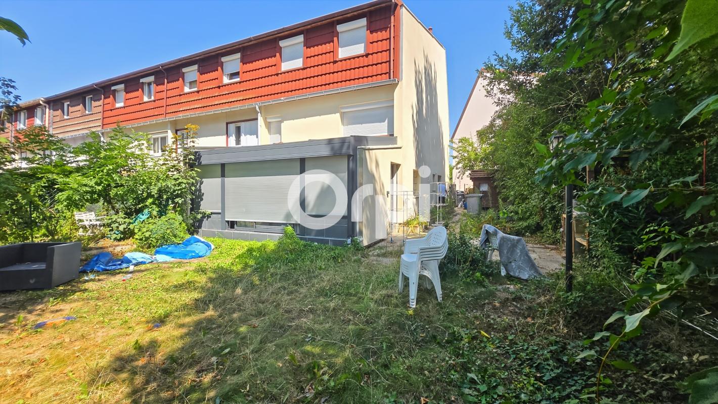 Maison À Vendre 7 pièces. Terrain : 240 m²