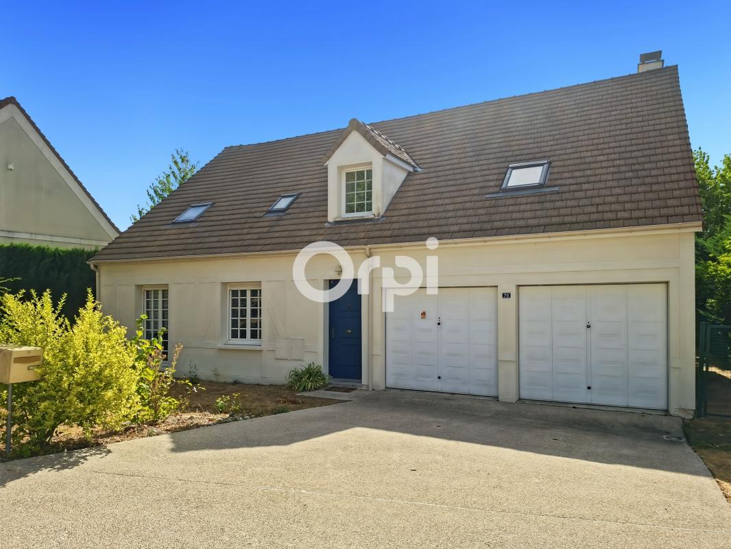 Maison À Vendre 8 pièces, 6 chambres sur un terrain de 845 m²