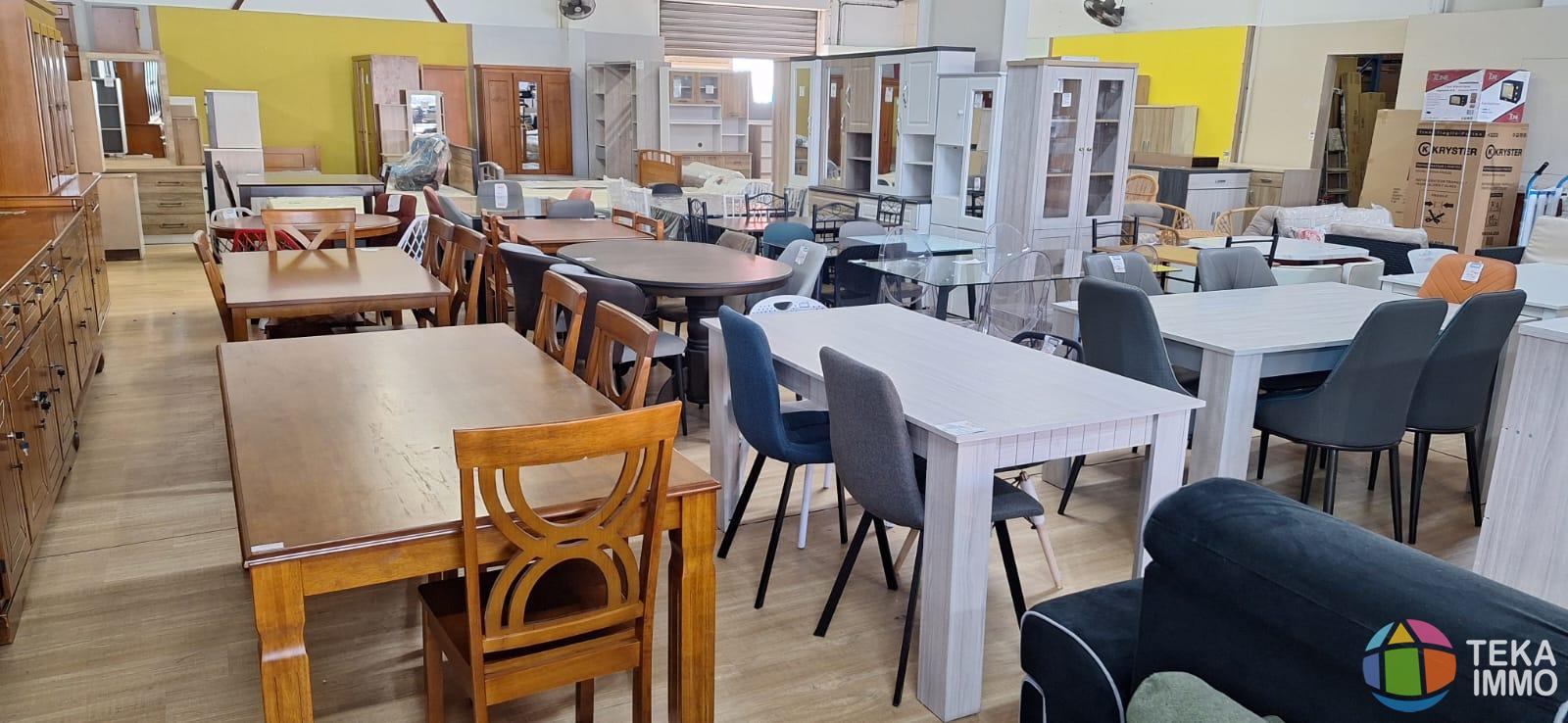 A LOUER - LOCAL DE 750 M² ENVIRON - SAINT-LOUIS - 18 000 € / mois HC*