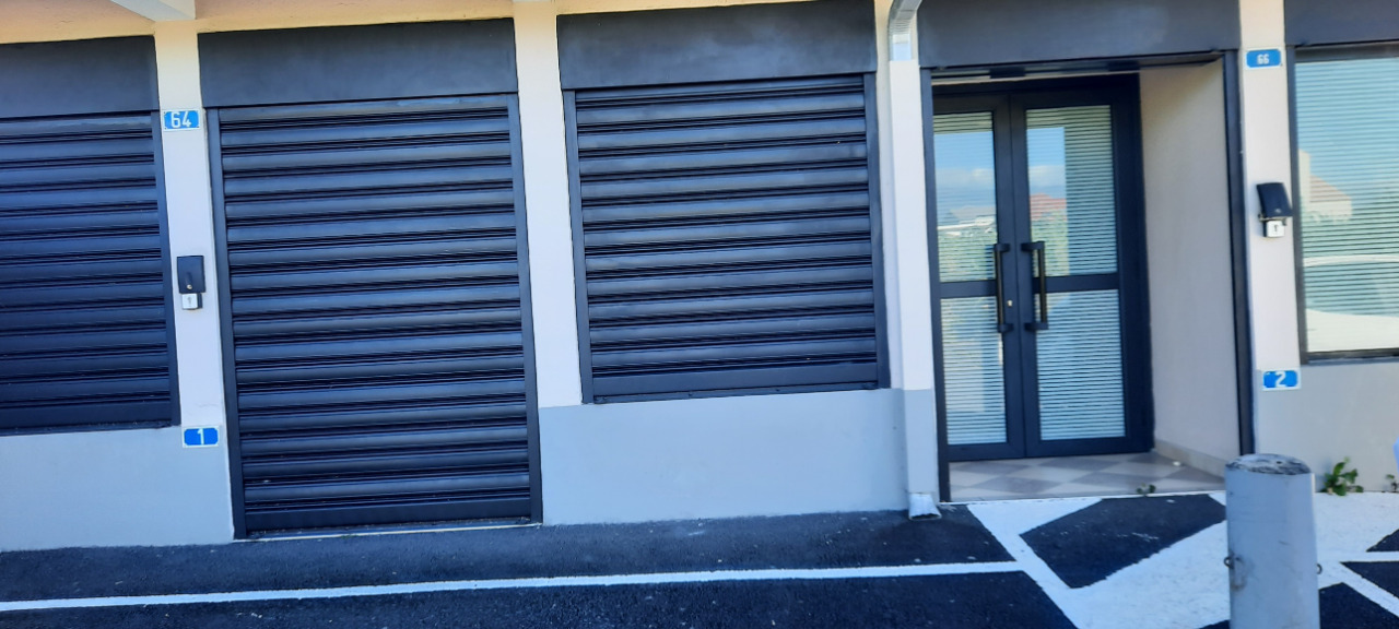 A louer Local professionnel   de 52 m²  sur Saint-André