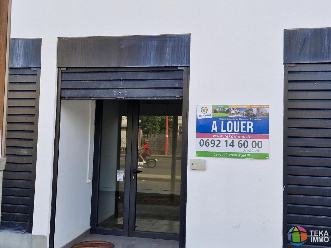 LOCAL 45 M2  AVENUE SALVADORE ALLENDE 97419 LA POSSESSION
