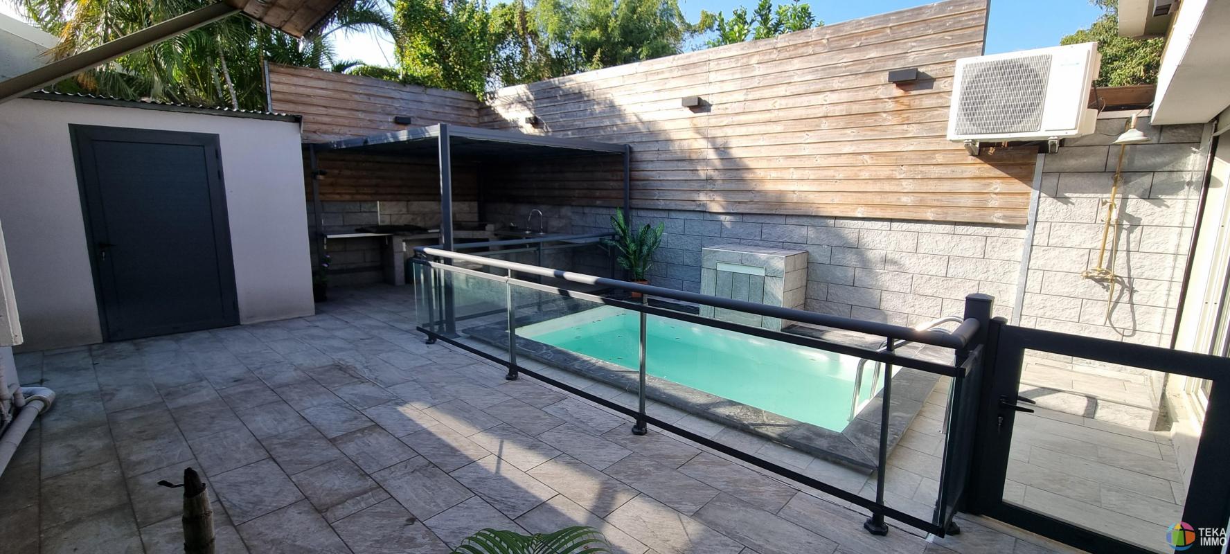 A VENDRE VILLA F6 AVEC PISCINE ST LOUIS