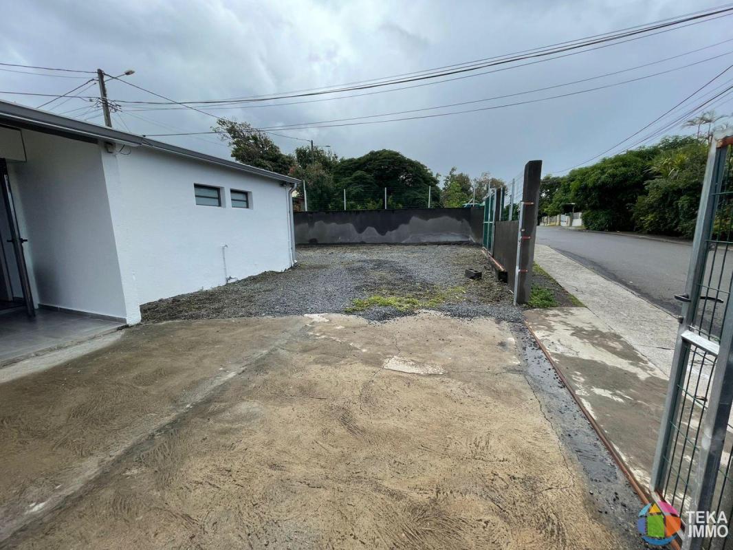 A LOUER LOCAL DE 85 M² ST PIERRE (JOLIFOND)