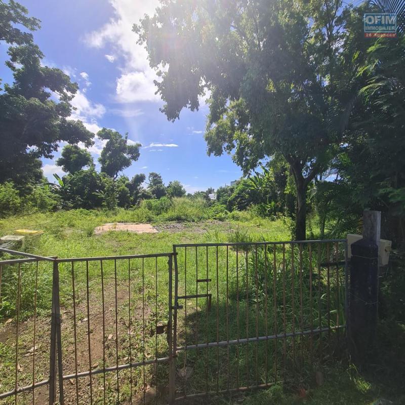A vendre terrain 372 m2 à Ste Suzanne/ Commune Bègue