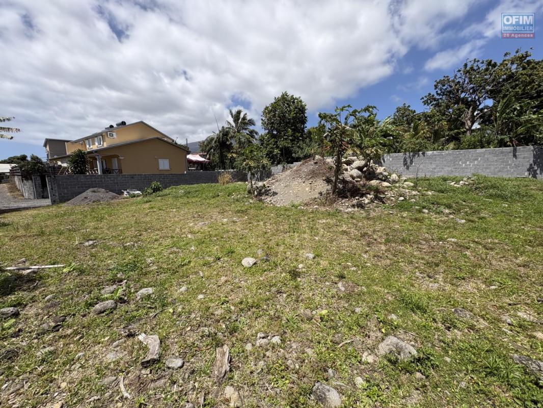A Vendre grand Terrain de 772 m2 au Petit Saint-Pierre - Sainte Anne