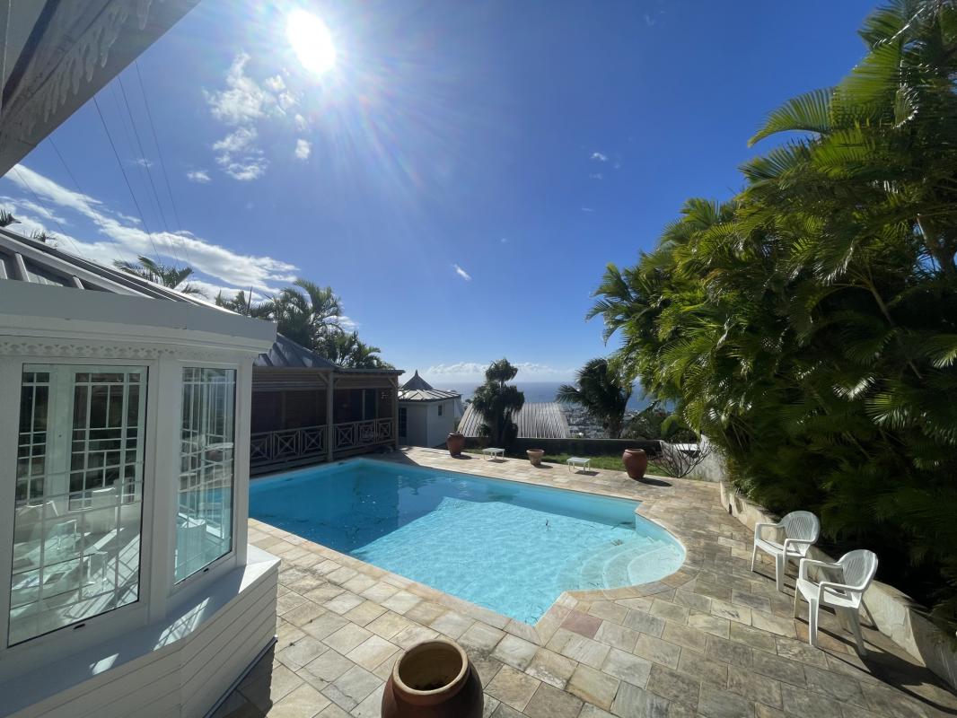 Charmante villa F5 avec piscine vue mer  sur terrain 800 m2