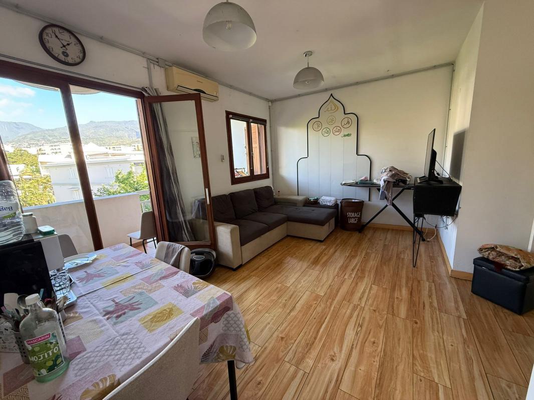 À Saint-Denis, appartement F3 de 60 m2 avec Grande terrasse