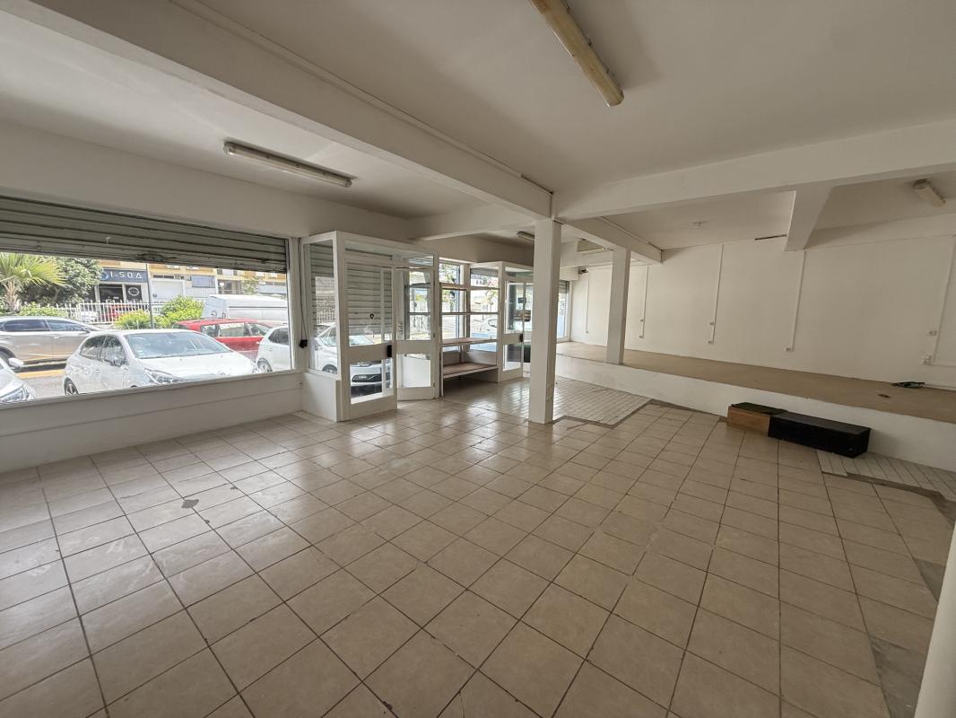 Local de 80 m2 et sous sol 80m2 proche du centre ville
