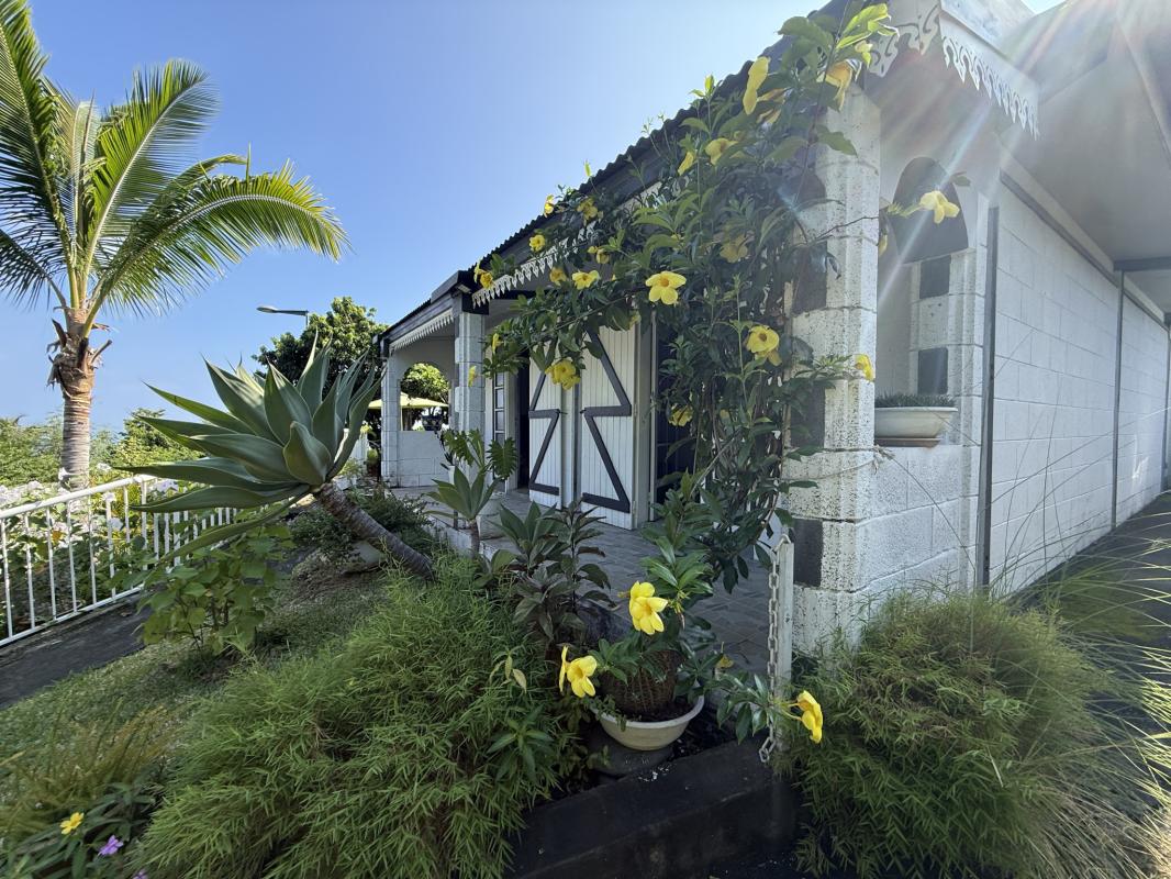 Maison Bourbon Bois type 4/5 avec jardin arboré à Plateau C