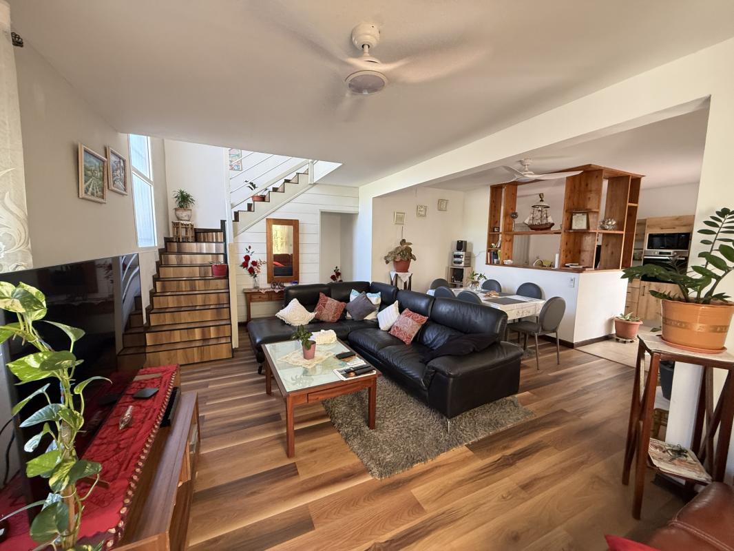 À VENDRE   Belle maison familiale idéalement située au Port