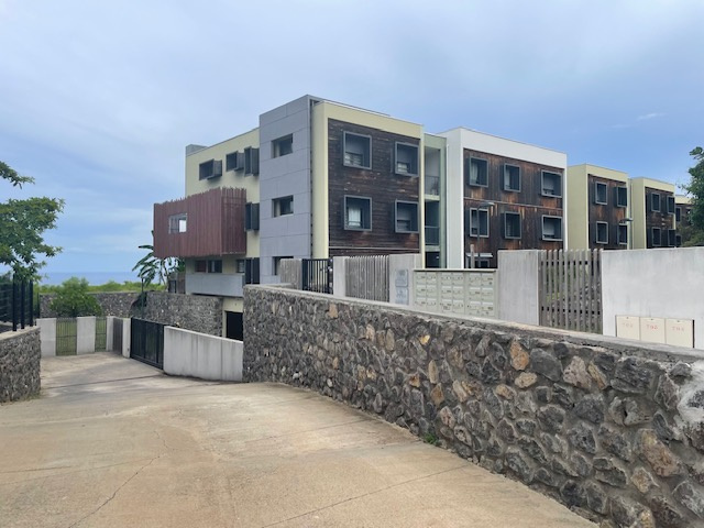 BEAU T3 AVEC VUE MER PITON ST LEU / PORTAIL