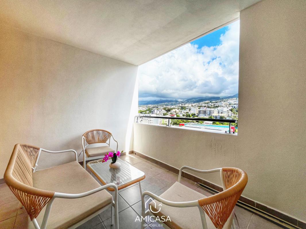 SAINTE CLOTILDE - APPARTEMENT T3 LIBRE - DERNIER ETAGE VUE M