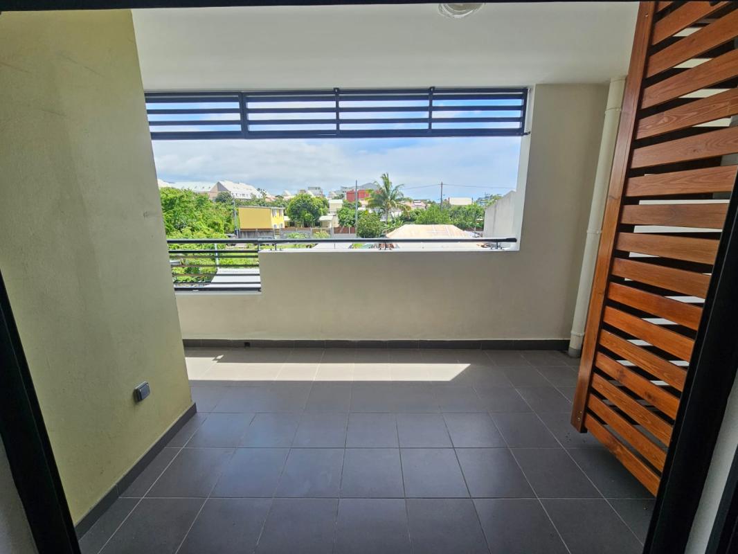 APPARTEMENT T2 A VENDRE - CENTRE-VILLE DE LA POSSESSION