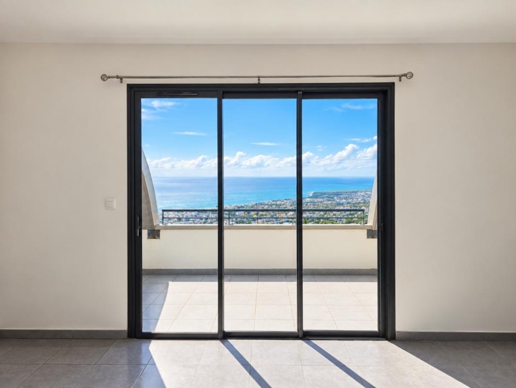 A VENDRE A BELLEPIERRE– T2 EN DERNIER ÉTAGE AVEC VUE MER ÉPOUSTO