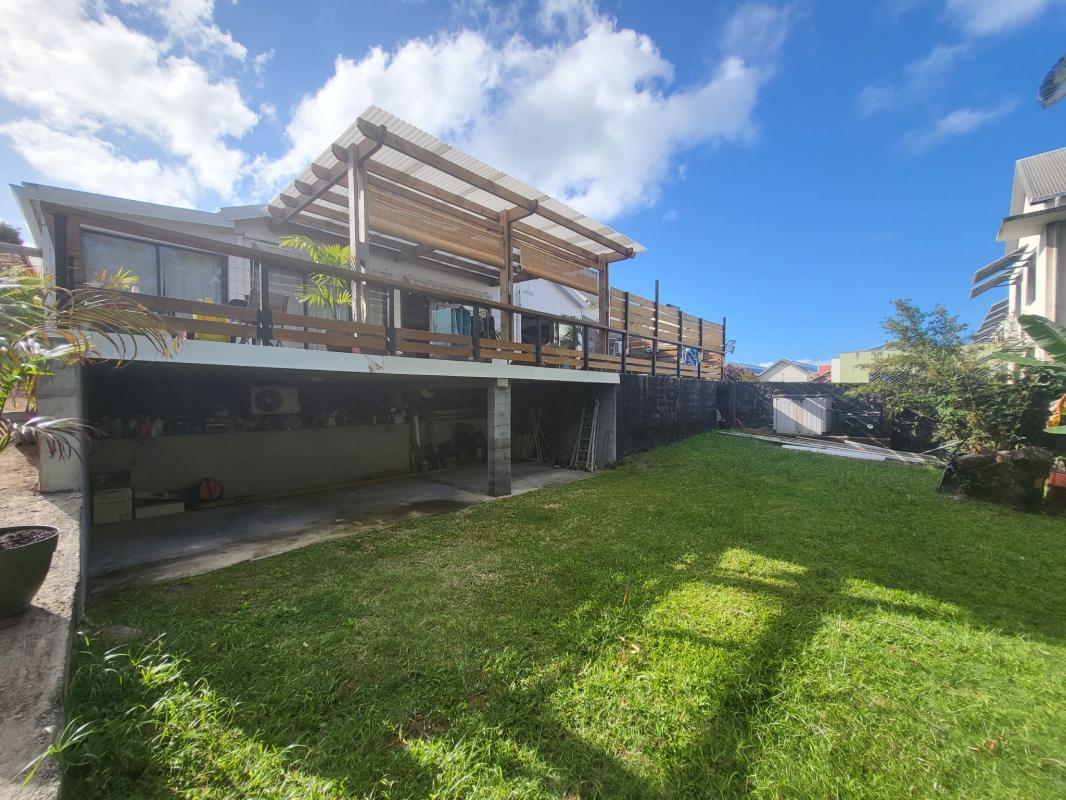 Villa 3 chambres avec piscine   lotissement calme et recherc