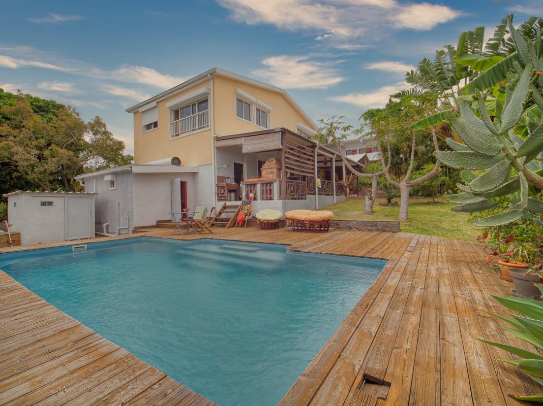 Villa F5/6 de charme avec piscine   Entre tradition et moder