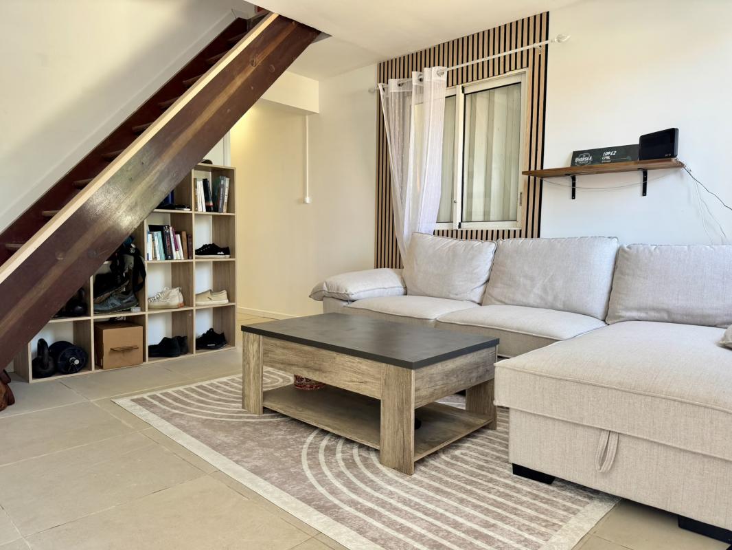 À Vendre   Maison F3 entièrement rénovée à Terre Sainte   Sa