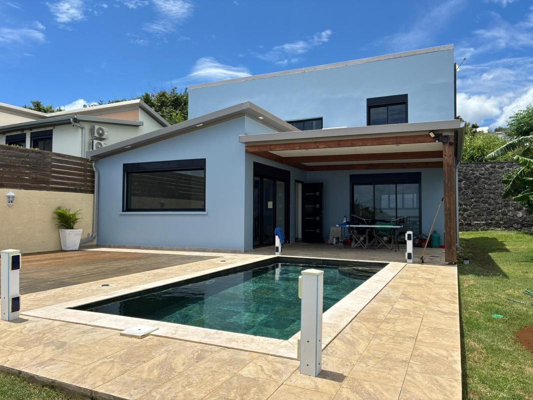 F4 sur 498 m2 La Bretagne St-DENIS