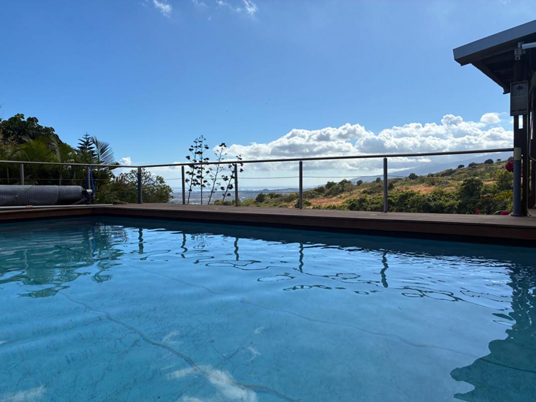 Belle villa en bord de ravine avec piscine