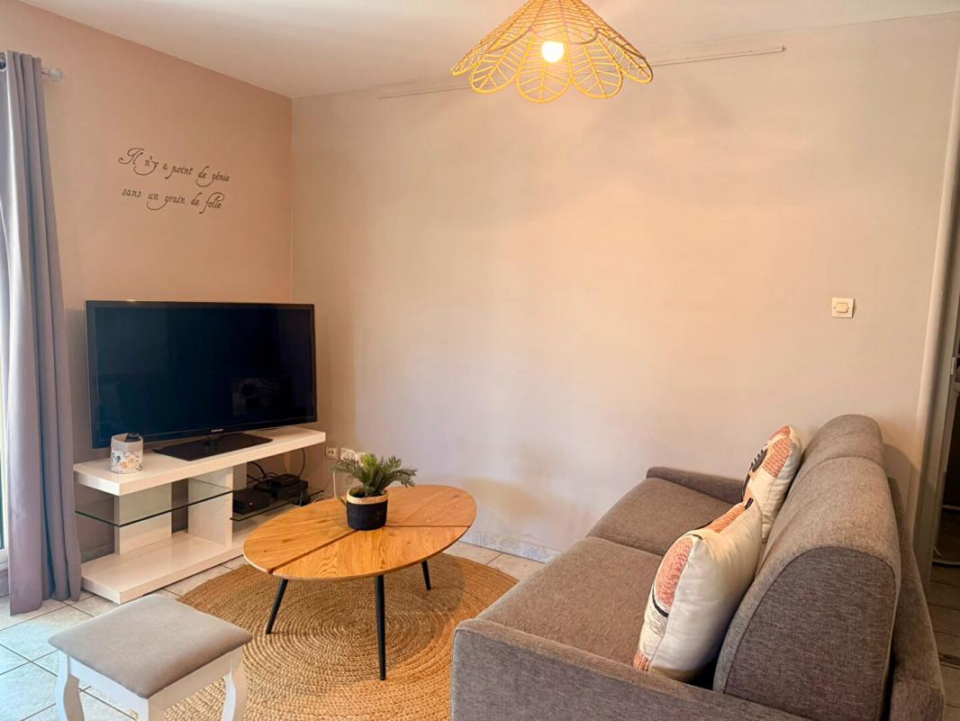 La Saline-les-Bains : appartement meublé avec parking à 200 m du lagon